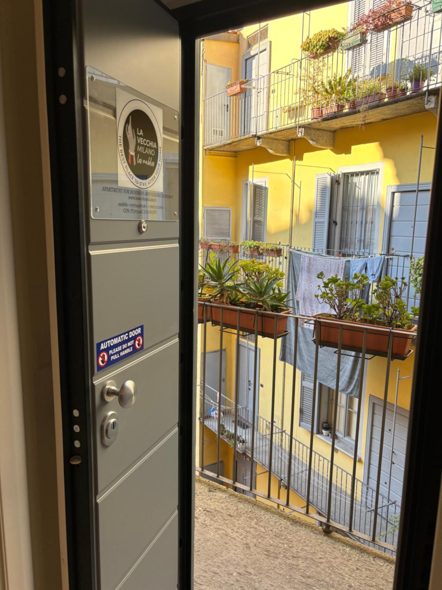 La Vecchia Milano-Les Nubles Vannucci - Il Ballatoio E Il Cortile Екстериор снимка